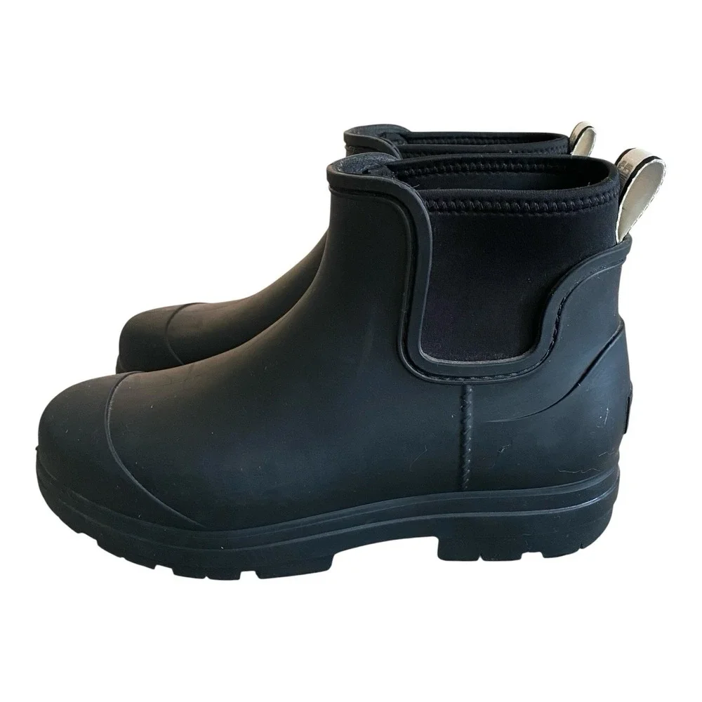 UGG Rain Chelsea Ankle Boots Sz 10M Black Waterproof Lug Sole Garden Outdoor